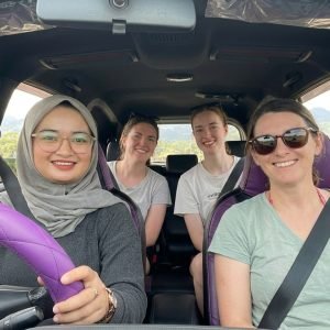 your-lombok-female-driver-10